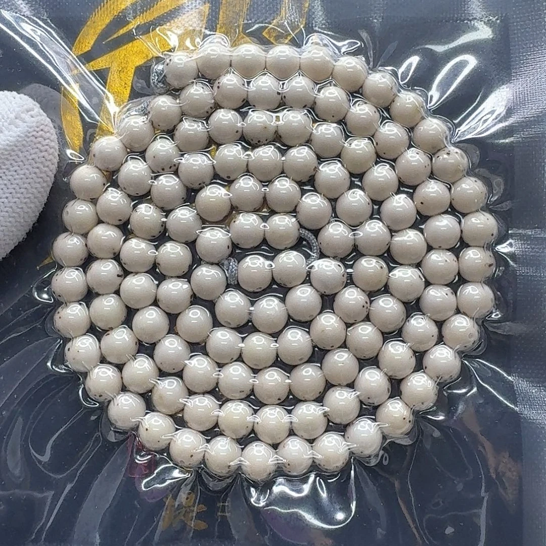 星月菩提吊坠35一物一图冰白通体针尖星龙蛋7圆108