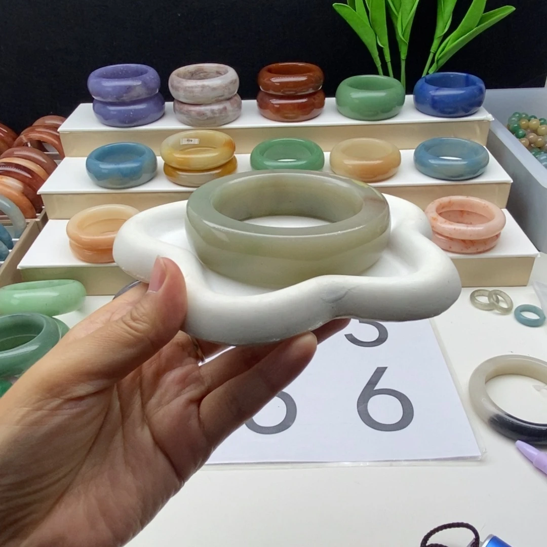 石英岩玉未镶嵌手镯