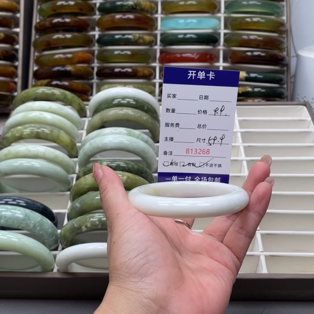 小***。蛇纹石玉未镶嵌手镯