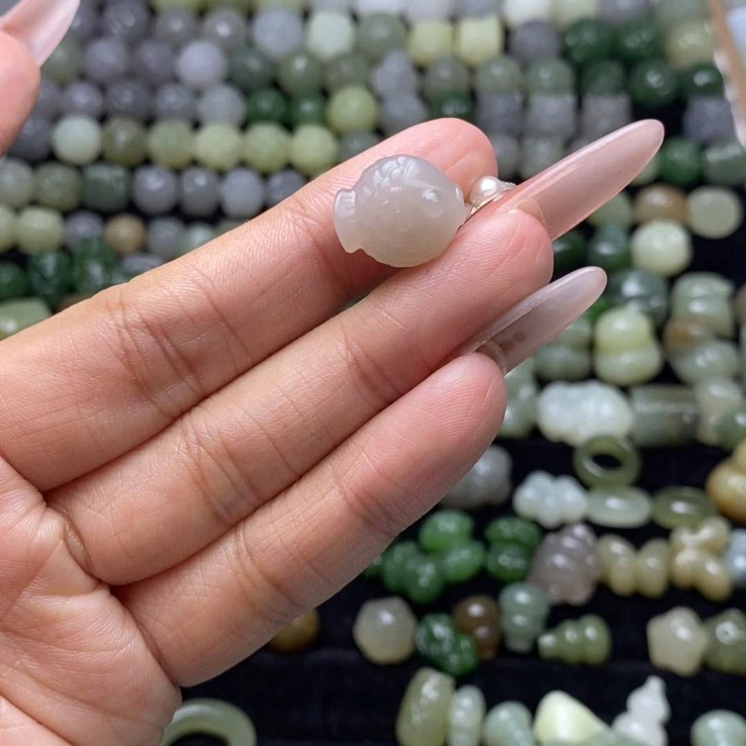 *****和田玉未镶嵌颈饰