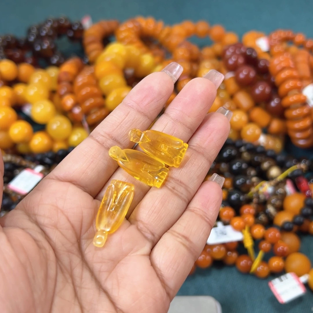 琥珀珠宝奇石未镶嵌51发其中一个