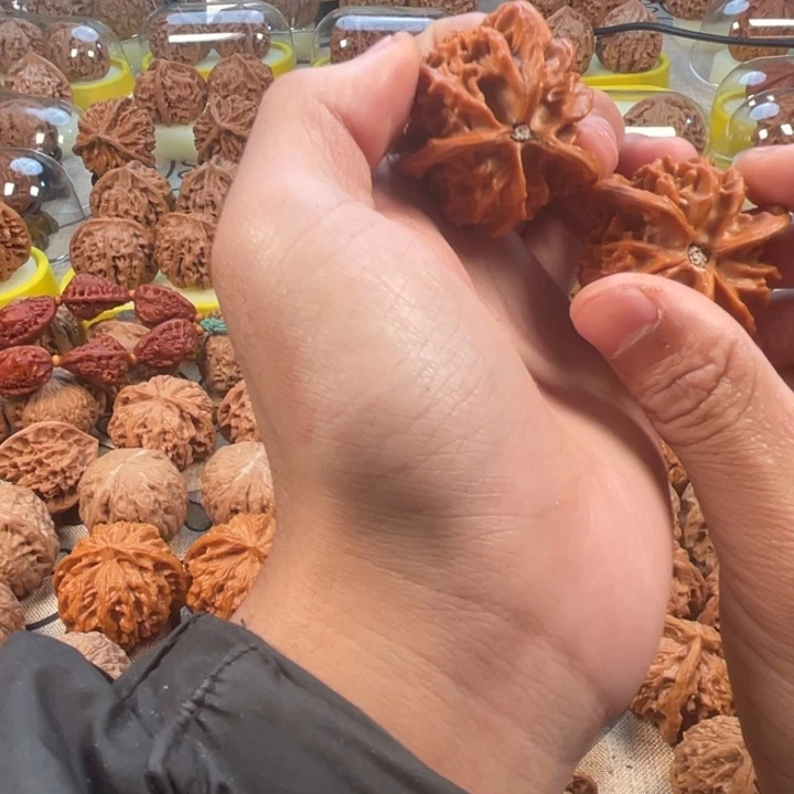 强***哥吊坠桃核盘山三棱