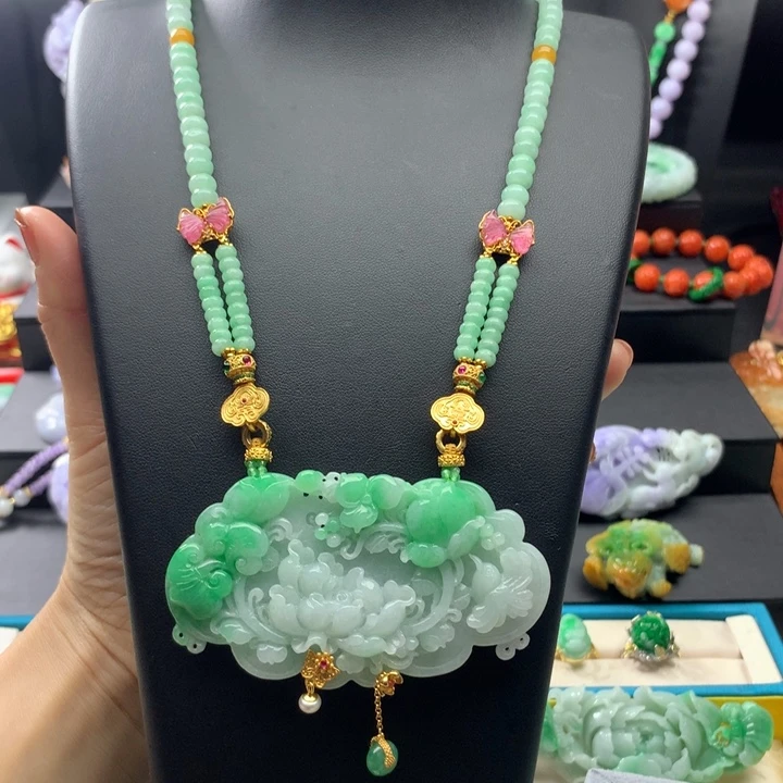 翡翠颈饰未镶嵌翡翠花牌