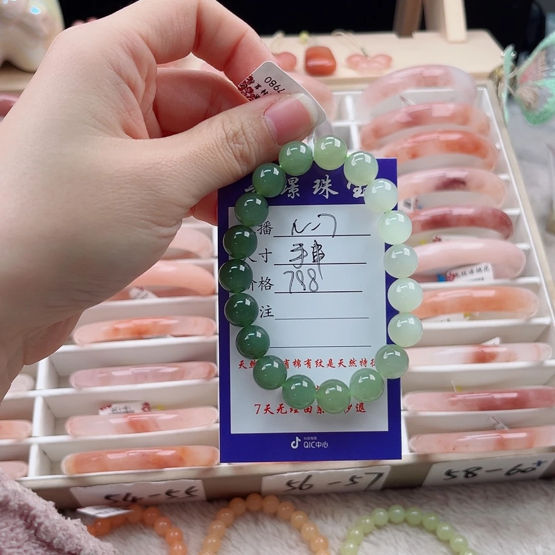 ಇ***ജ石英质玉未镶嵌手镯