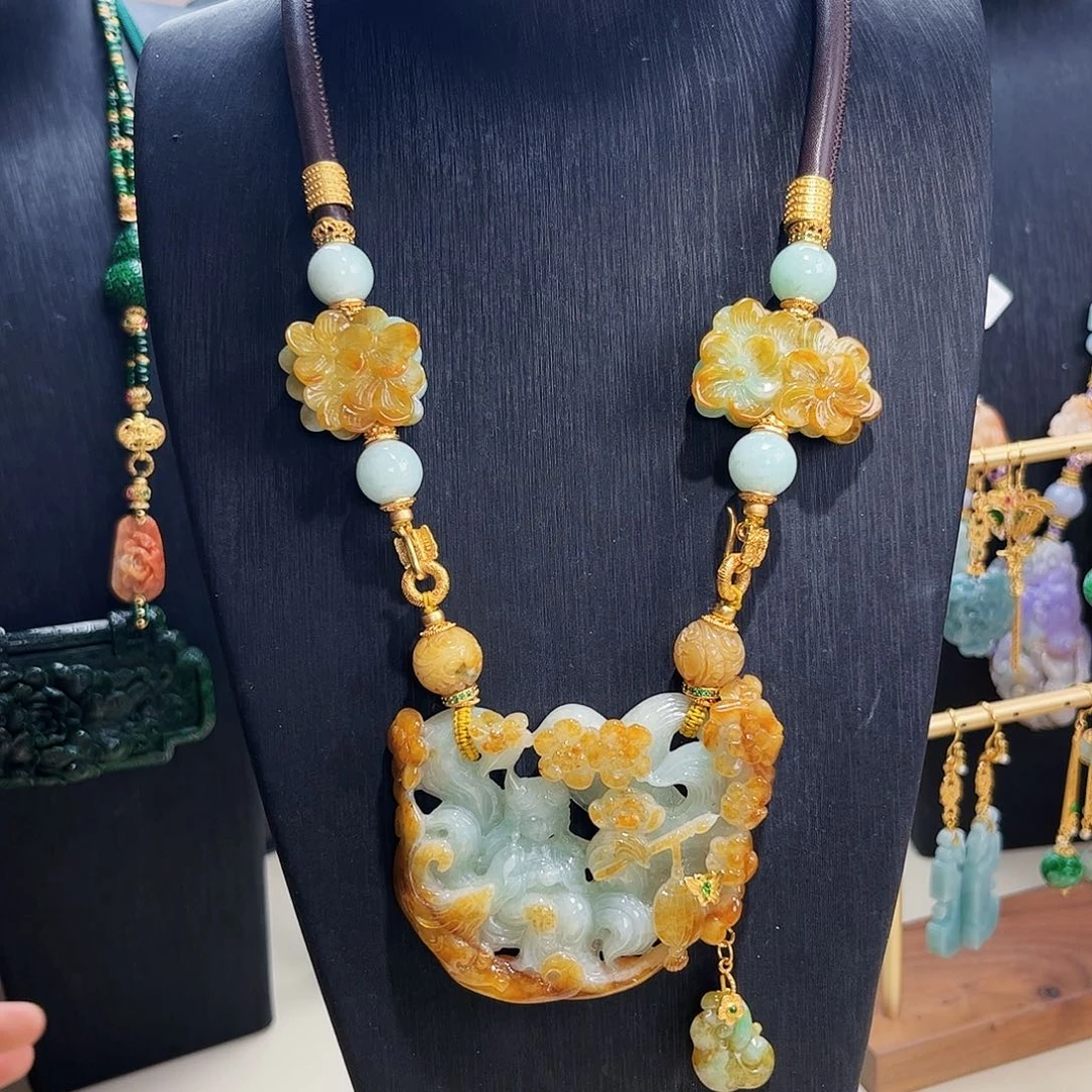 【闪购商品】翡翠吊坠(赠链)未镶嵌 九尾
