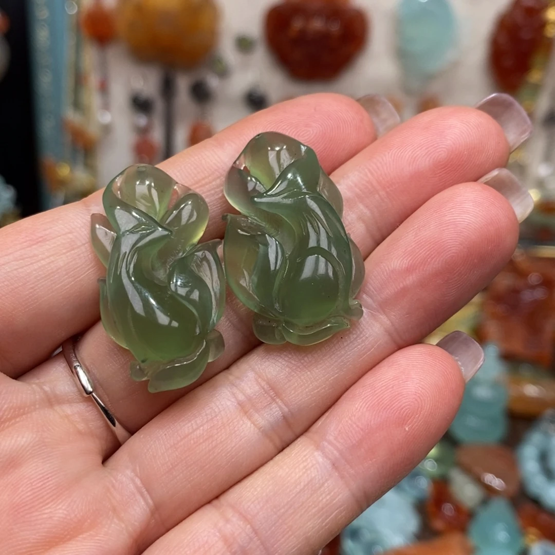 遇***屿蛇纹石玉未镶嵌颈饰