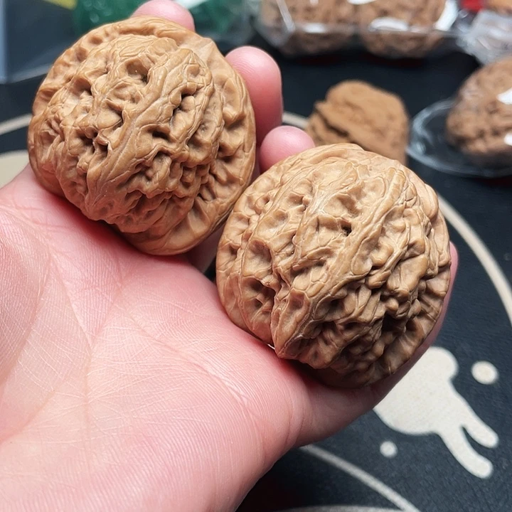 文玩核桃把件红锦鲤一对
