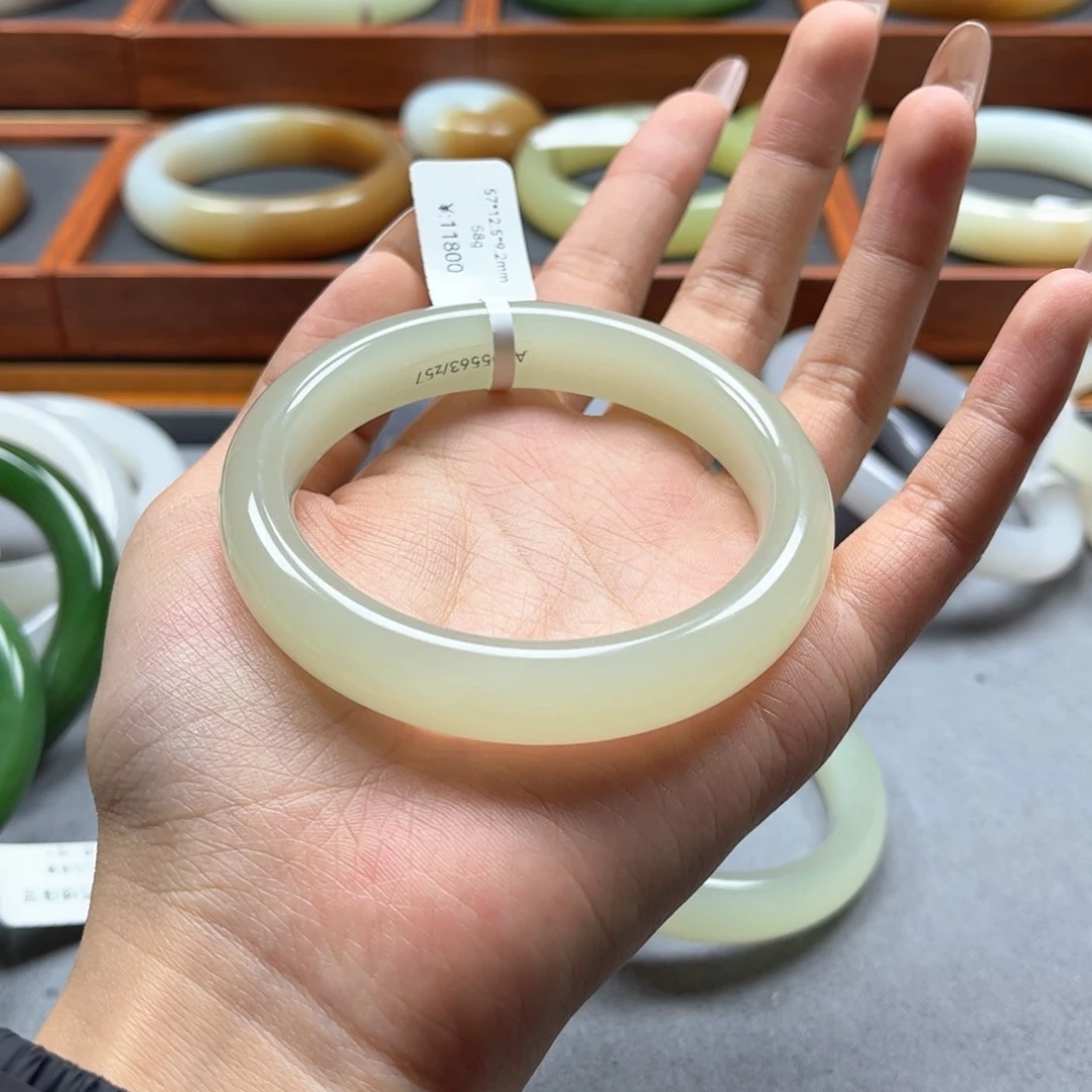 和田玉手镯未镶嵌楠*?