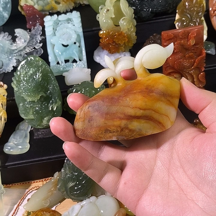 族***族蛇纹石玉合金颈饰