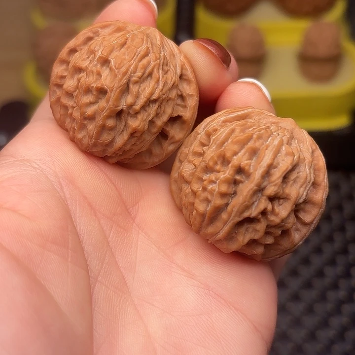 文玩核桃吊坠36山地磨盘狮子头