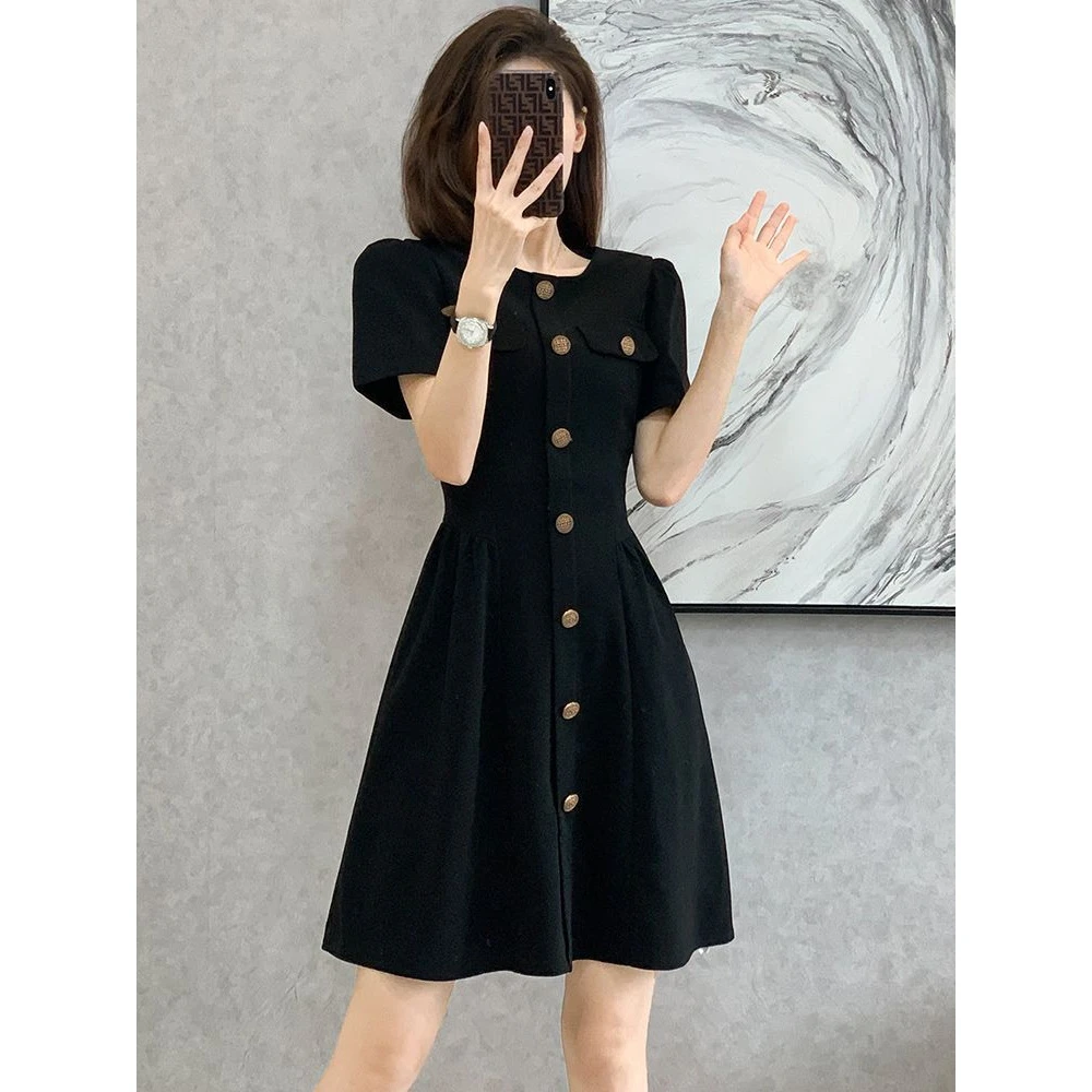 法式泡泡袖针织连衣裙女薄款赫本风小黑裙收腰显瘦a字裙夏款遮肉