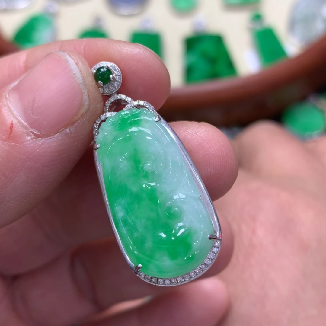 【闪购商品】翡翠颈饰18K金镶嵌如意