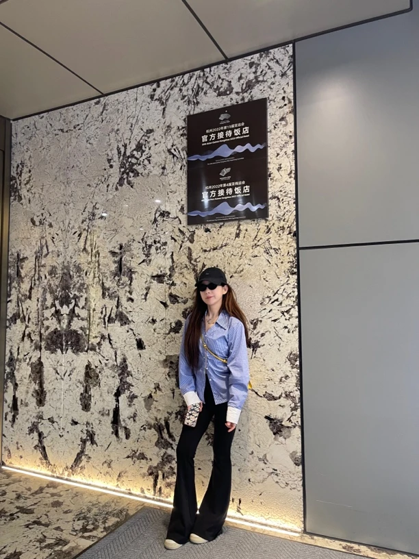 法式蓝色格子长袖衬衫女秋季设计感小众袖口拼接衬衣休闲气质上衣