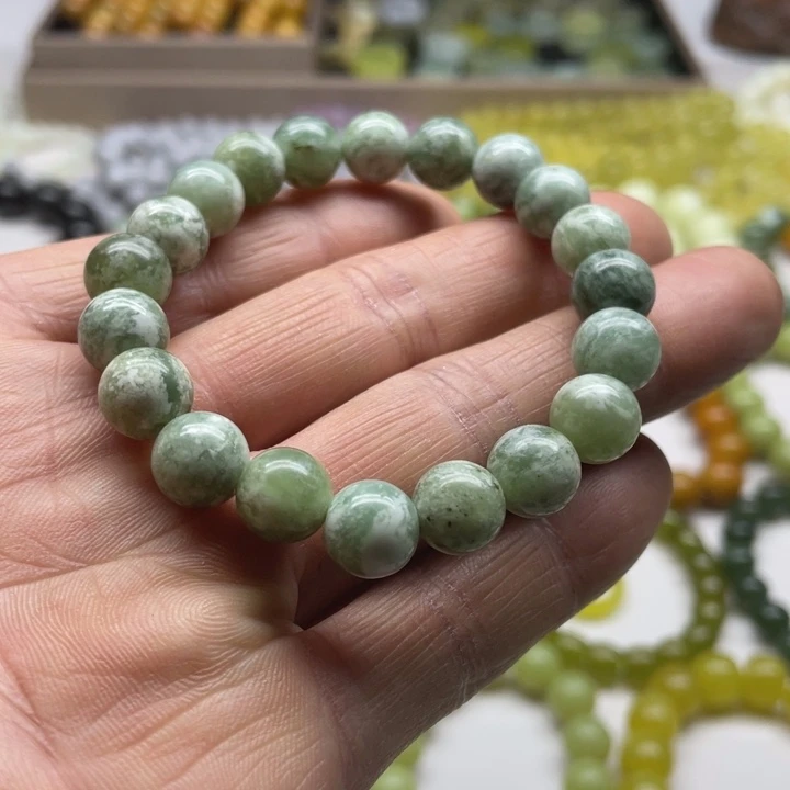 蛇纹石玉手串未镶嵌