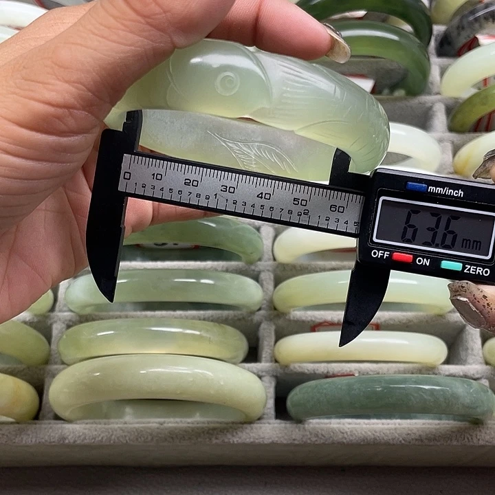 蛇纹石玉未镶嵌手镯64