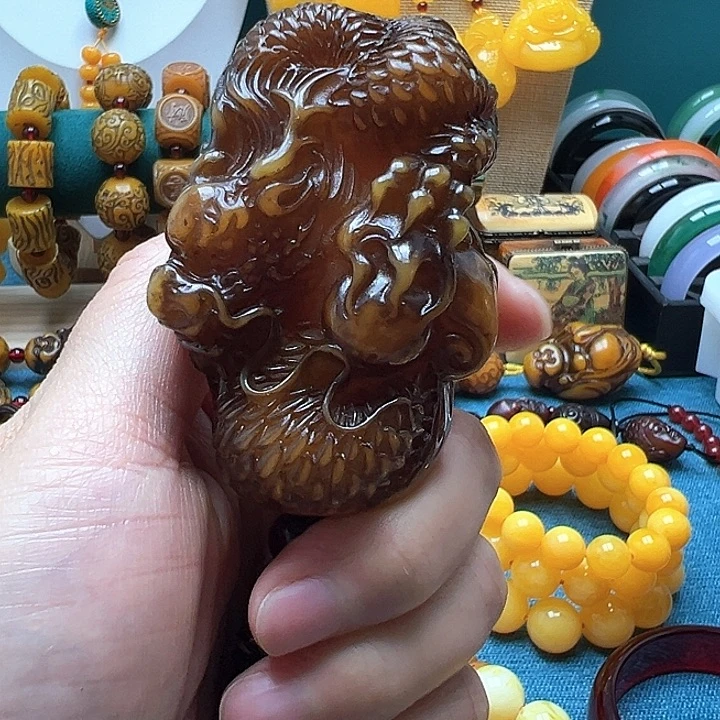 琥珀未镶嵌颈饰手把件