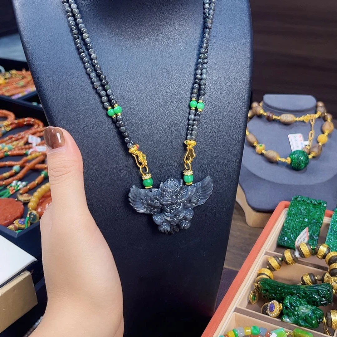 翡翠未镶嵌颈饰大鹏展翅