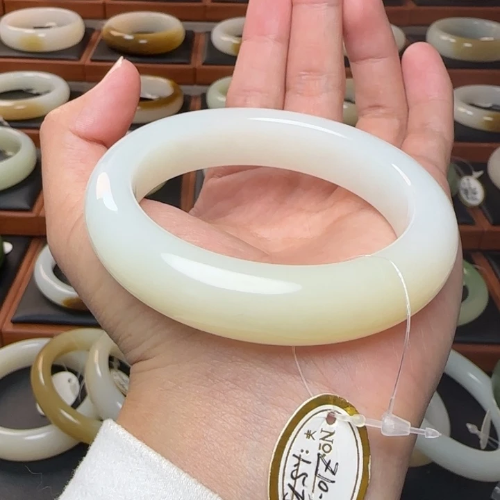 和田玉未镶嵌手镯浅金糖白56.7