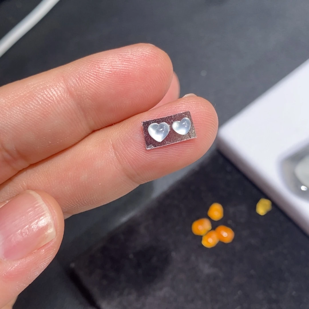 翡翠裸石白冰心形1对