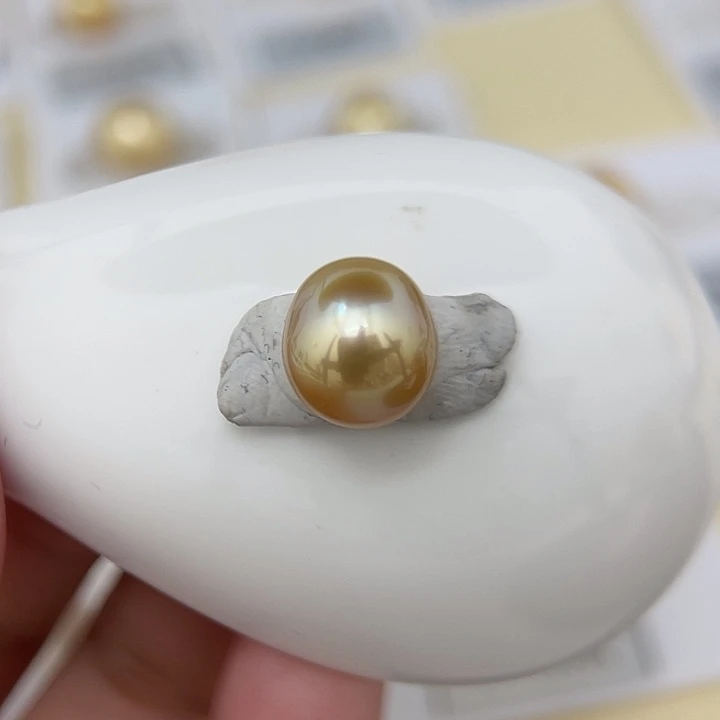 海水珍珠未镶嵌颈饰10.3 金珠 很炫