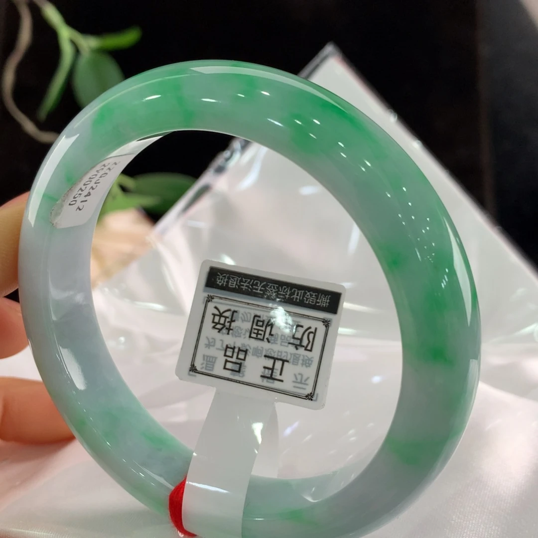 翡翠手镯未镶嵌111-0250