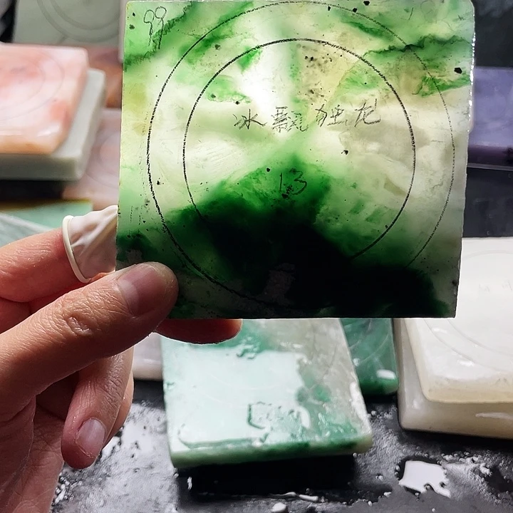 石英质玉未镶嵌手镯定制