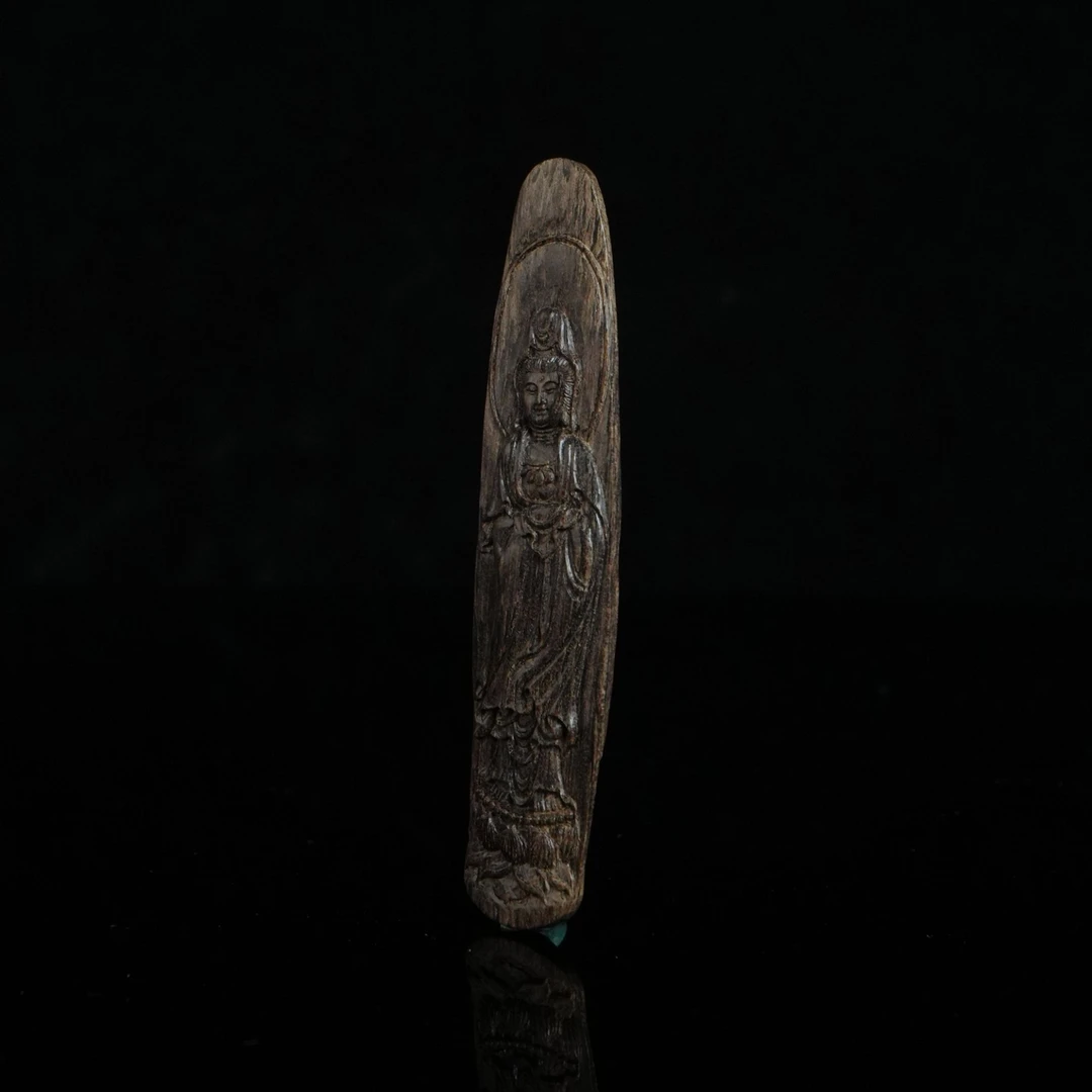 DY-B9633 达拉干黑油老料沉水沉香雕刻件 7.2x1.7x0.7cm 4.2g