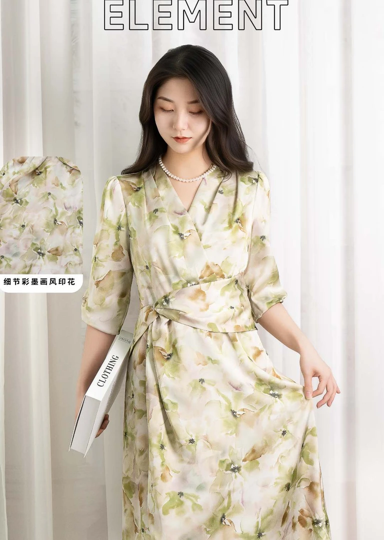 2025年夏季新款冰丝印花连衣裙凉感透气显瘦收腰通勤度假专柜同源