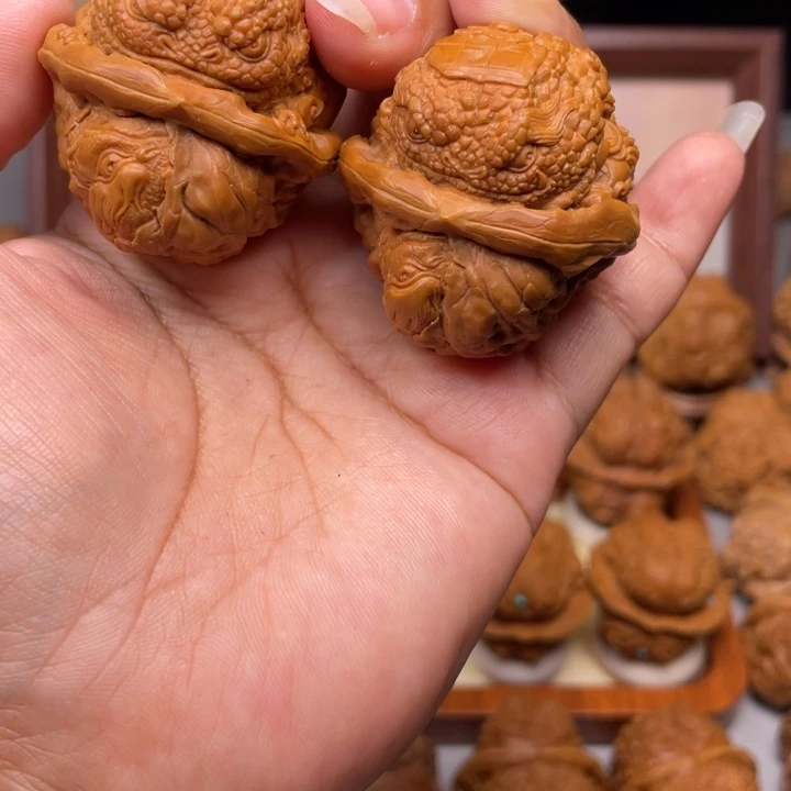 凌***星蛤蟆头雕刻的金蟾