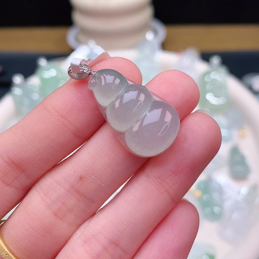 颈饰18K金镶嵌翡翠24.4-14.8-5.9