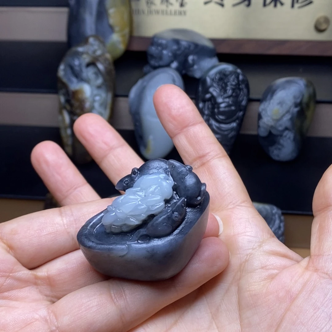 颈饰未镶嵌和田玉