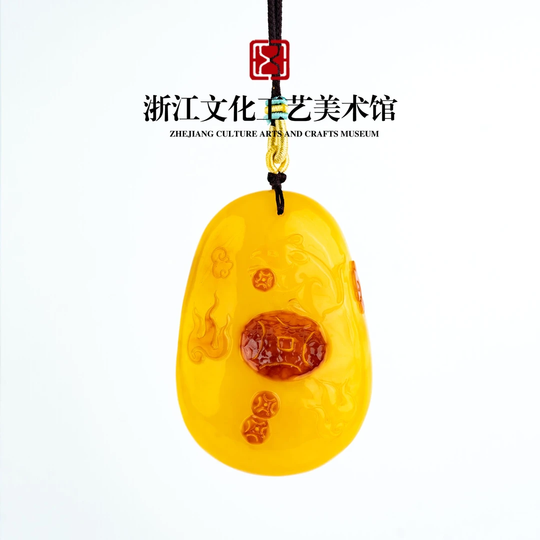 C421 【八方来财】鸡油黄蜜蜡满蜜满色原皮老蜜蜡吊坠