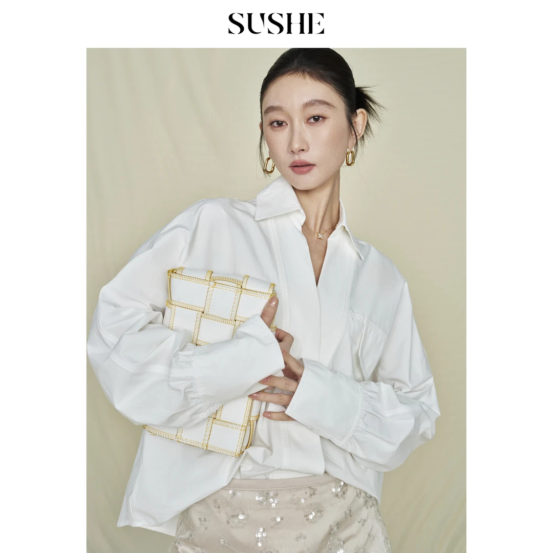 束皙SUSHE 清影 高智感交叠门襟V领简约蝙蝠袖白色衬衫女春季