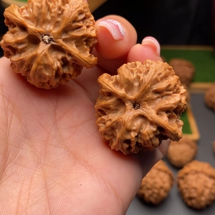 文玩核桃把件苹果园