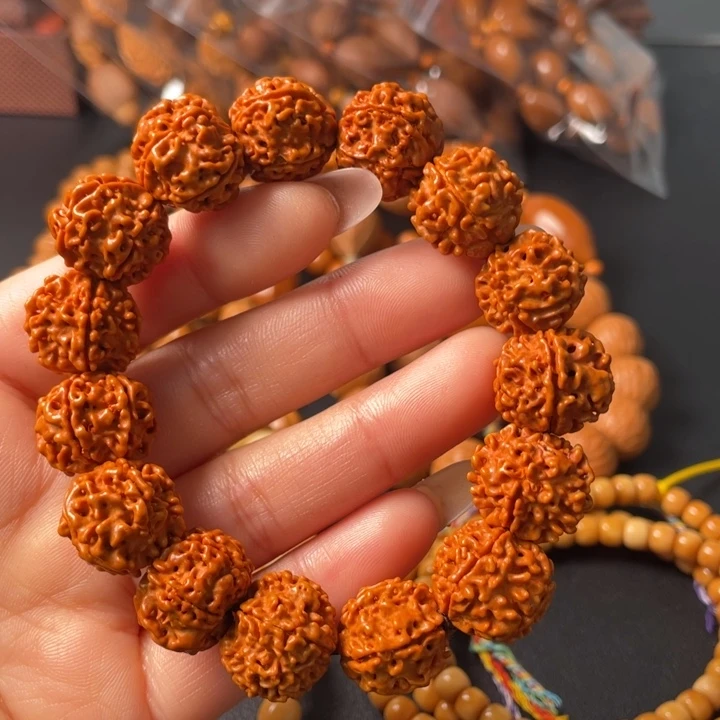 文玩核桃手串c b h v h j j j