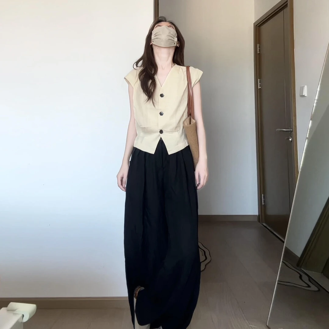 2026夏季新款韩系时尚简约日常百搭杏色v领小飞袖单排扣背心马甲