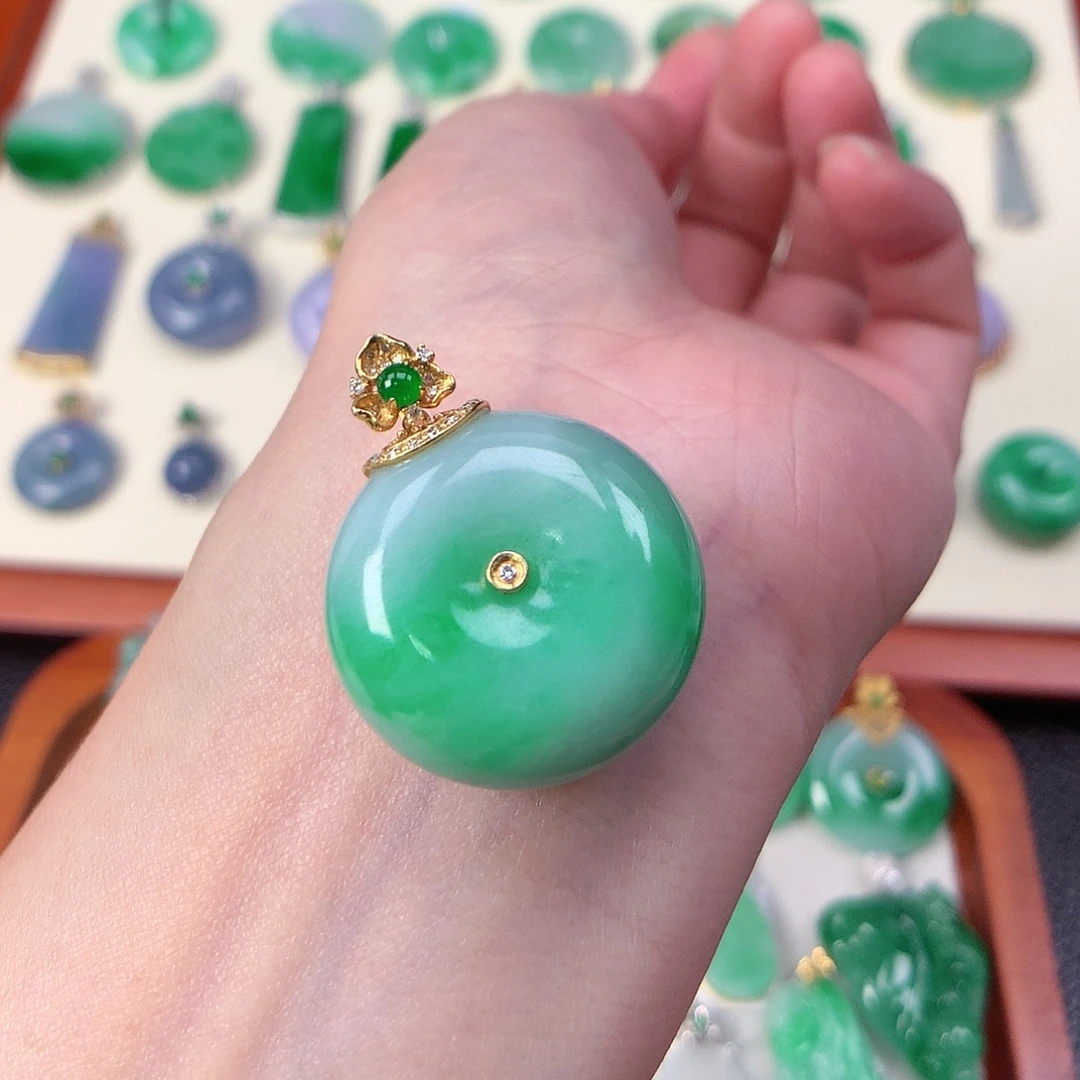 翡翠未镶嵌颈饰吊坠