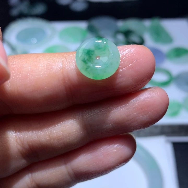 艺***雕定制翡翠未镶嵌翡翠