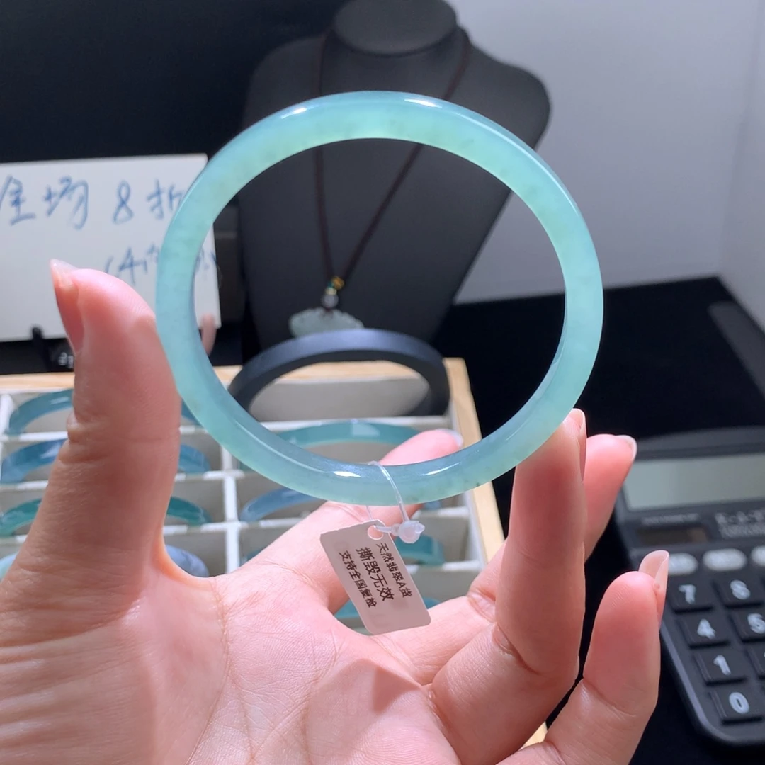 翡翠未镶嵌手镯冰晴
