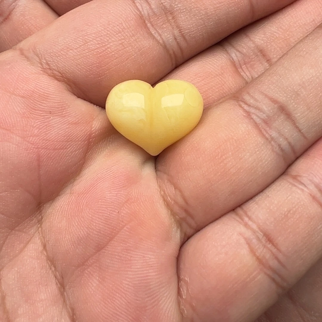 琥珀未镶嵌裸石俄料浓蜡屁桃