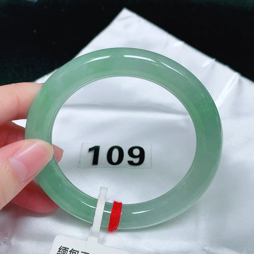 翡翠未镶嵌手镯（圆镯）