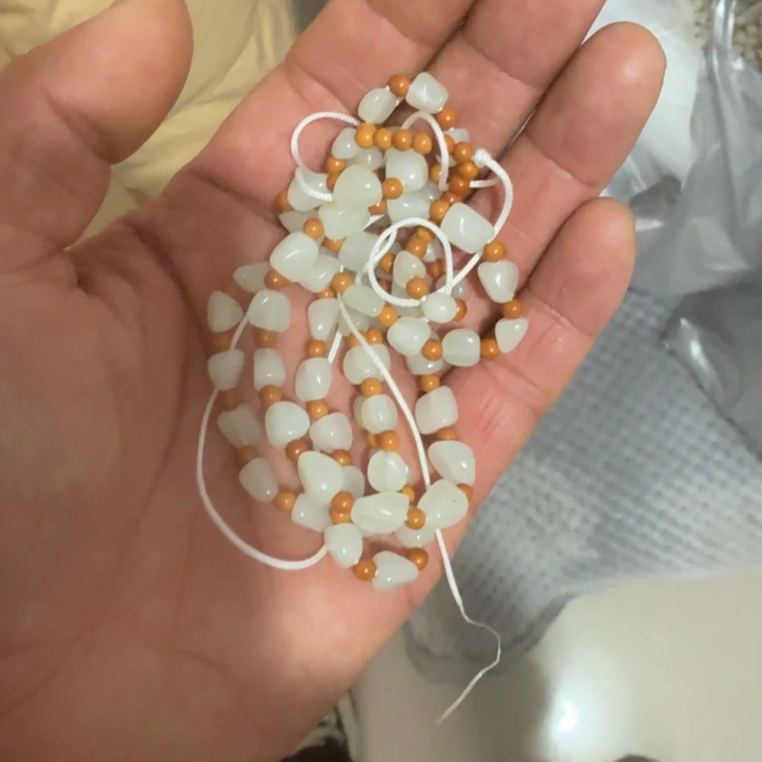 和田玉挂件未镶嵌向**?