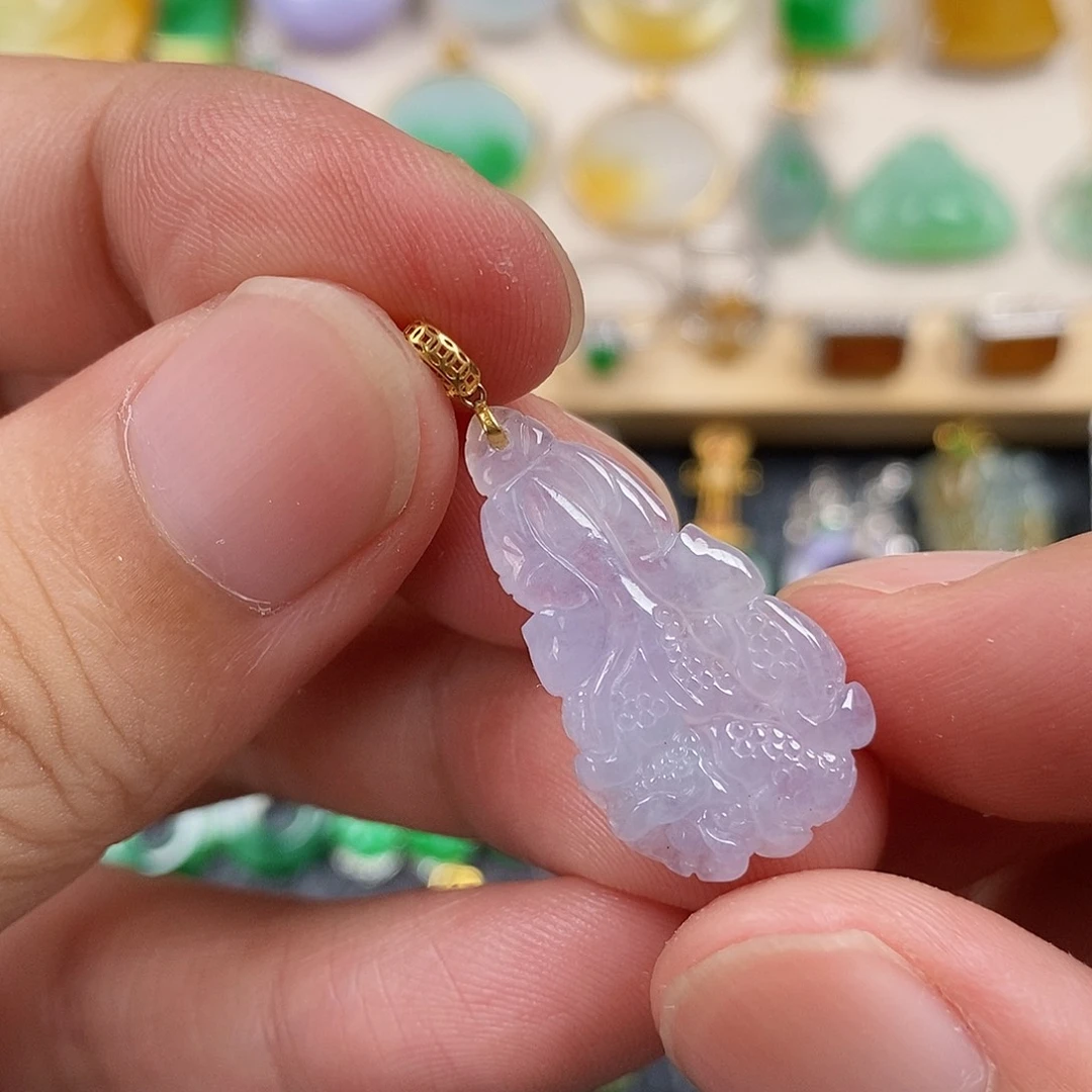 翡翠18K金镶嵌颈饰翡翠