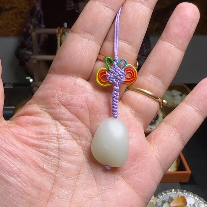 和田玉车挂未镶嵌伟*6.4克