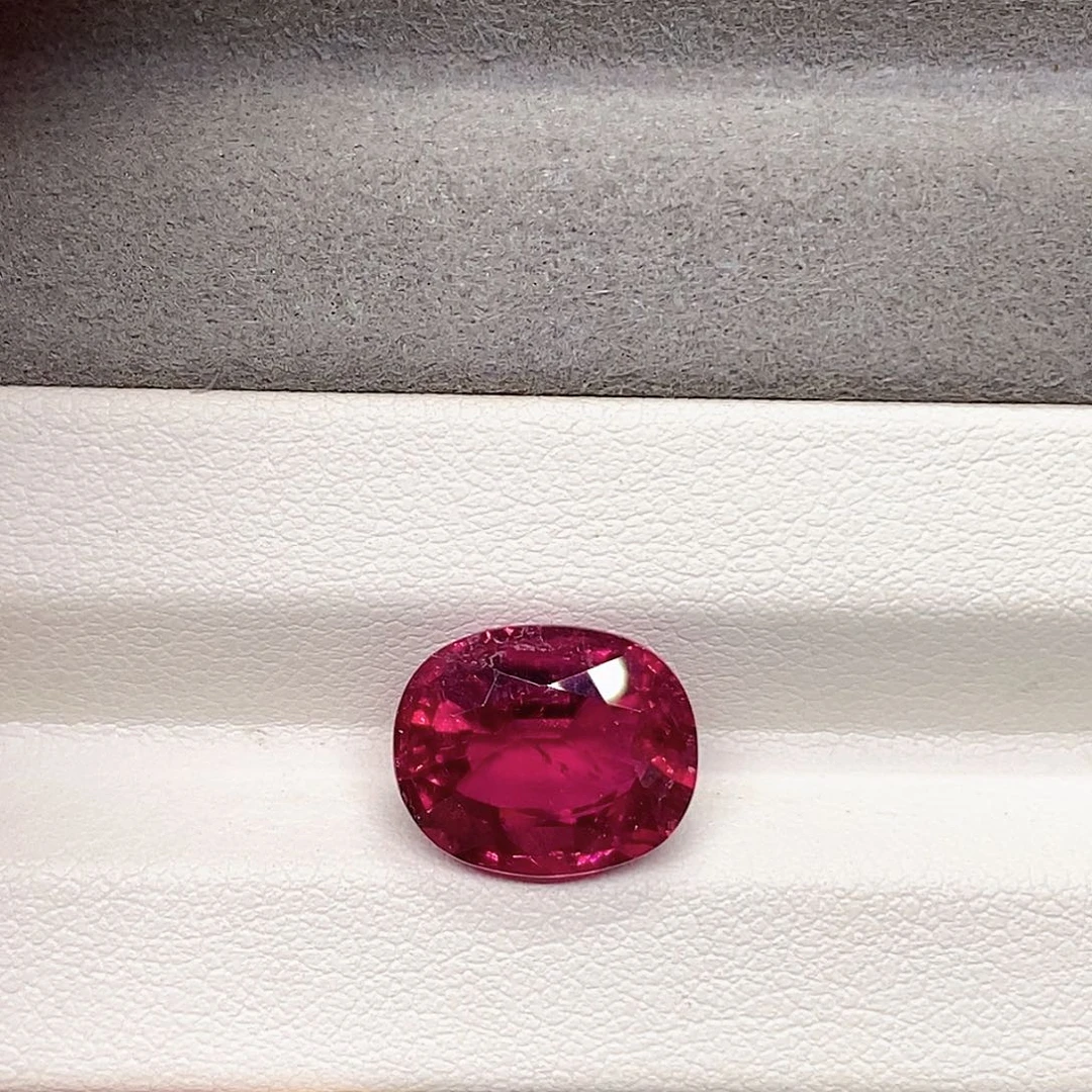 碧玺未镶嵌裸石6.77克拉天然卢比来碧玺