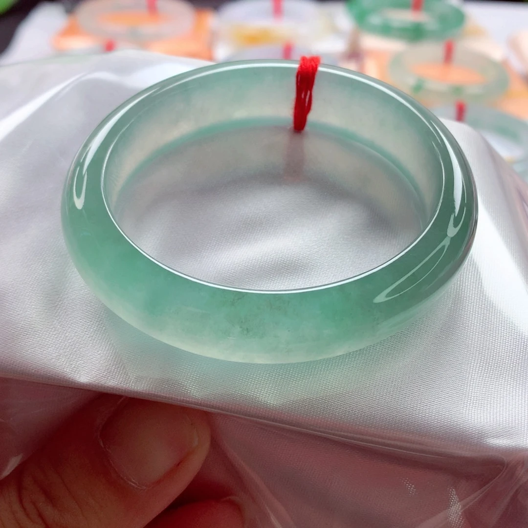 翡翠未镶嵌手镯（贵妃镯）师妹54贵妃绿极光完美（3号）