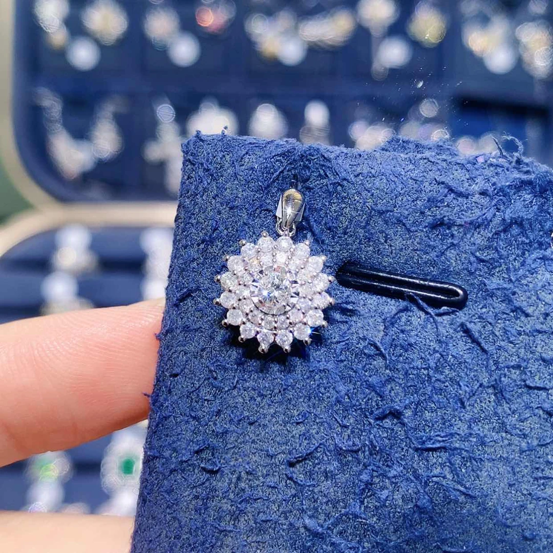 【闪购商品】吊坠(不含链)铂Pt850镶嵌钻石雪花吊坠