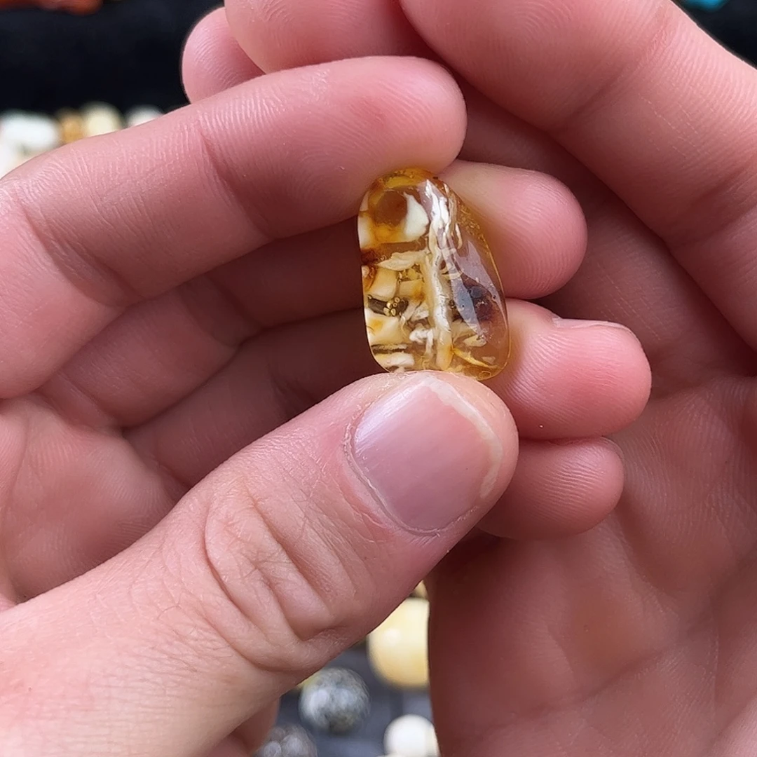 蜜蜡未镶嵌珠宝奇石