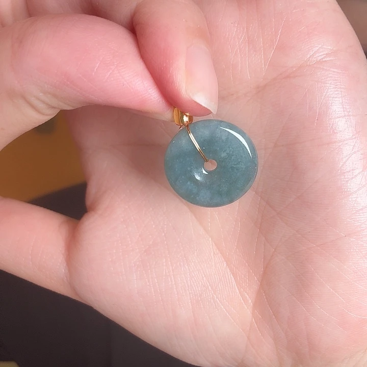 翡翠未镶嵌颈饰平安扣