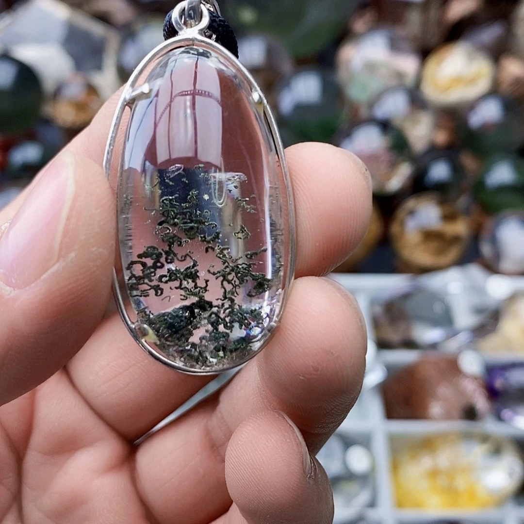 天然水晶透亮光泽未镶嵌水晶